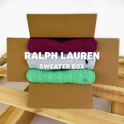 Ralph Lauren Sweater Box (3st.) met drie opgevouwen truien in bordeauxrood, grijs en mintgroen. Vintagebulk groothandel voor duurzame mode.