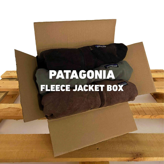 Patagonia Fleece Jacket Box | Vintagebulk met drie opgevouwen vintage fleece jassen in een kartonnen doos, ideaal voor duurzame groothandel.